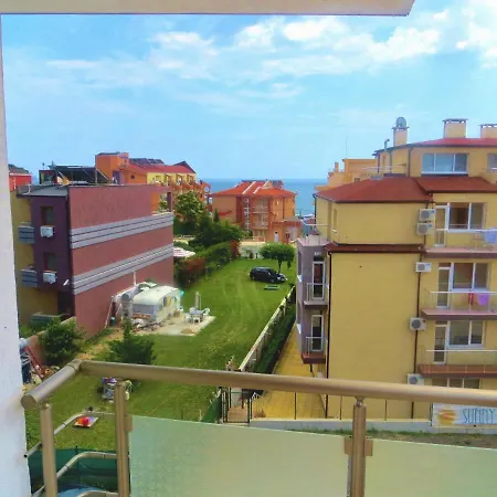 In Azalia 2 Complex Apartamento