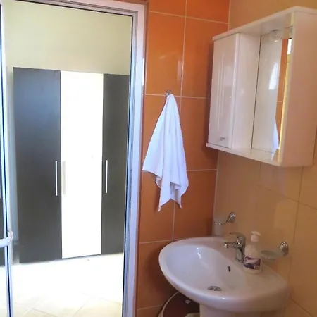 In Azalia 2 Complex Apartamento